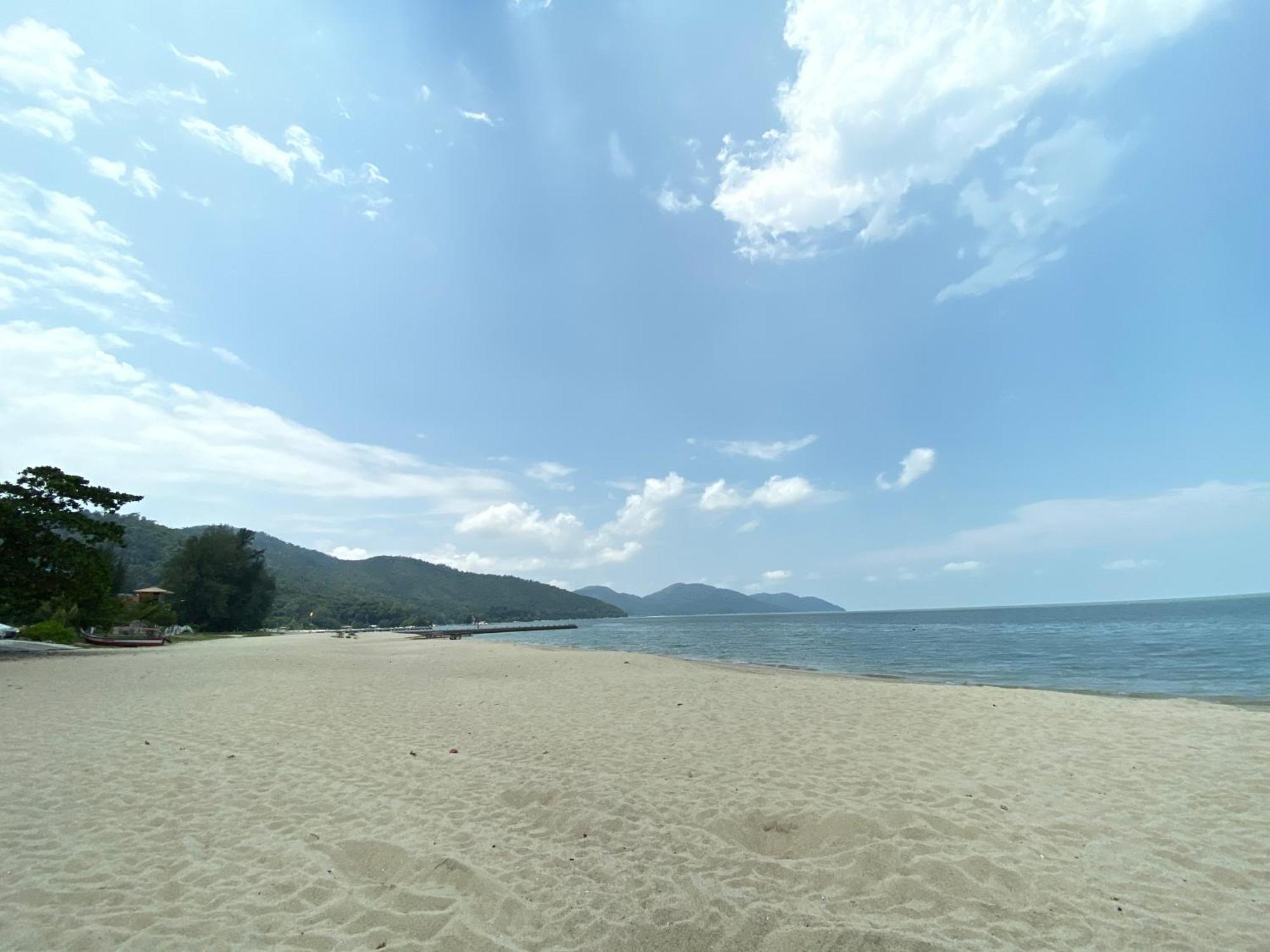 By The Sea Cozy Beachfront Home 253 Batu Ferringhi Exterior foto